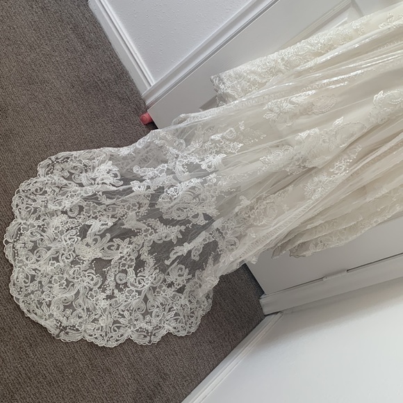 Kitty Chen used wedding dress, size 4, ivory - Picture 4 of 10